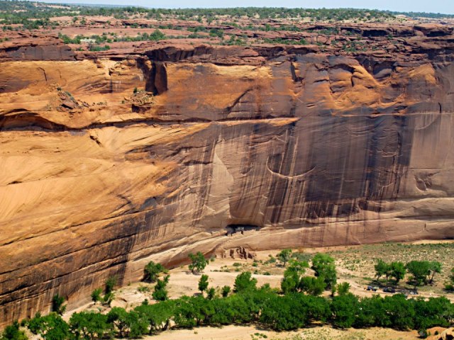 Can you see the famous Anasazi Cliff dweller ruins? The site is known as the White House